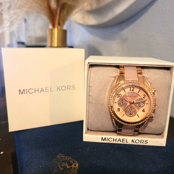 Oversized Michael Kors Blair Pavé Rose Gold-Tone and Acetate Watch - Picture 1 of 4